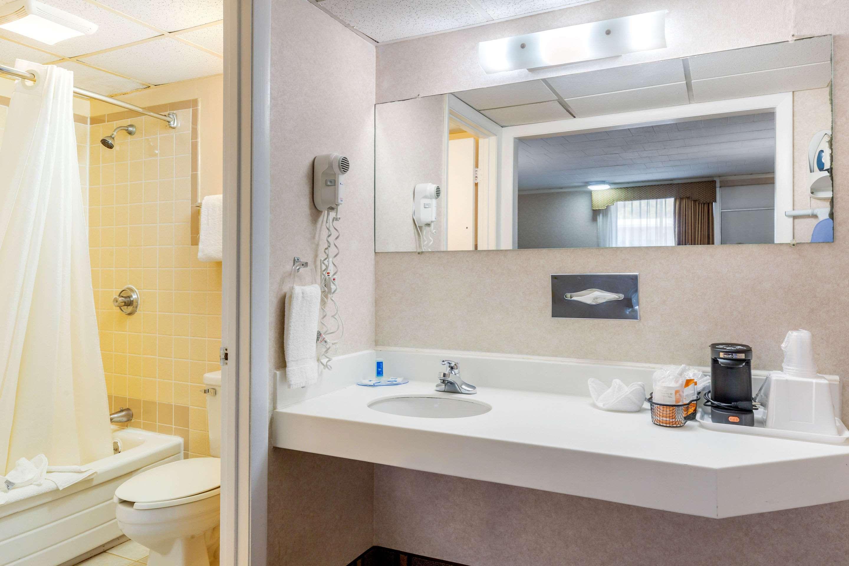 Rodeway Inn Mystic Εξωτερικό φωτογραφία